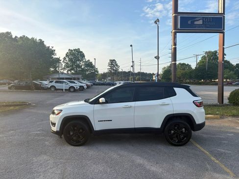 Used 2020 Jeep Compass Latitude AWD/4WD image 3