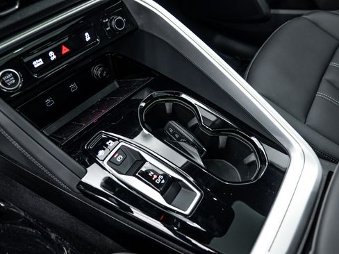 Used 2025 Audi Q5 Premium w/ Convenience Package AWD/4WD image 18