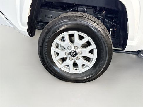 Used 2026 Toyota Tacoma SR5 RWD image 33