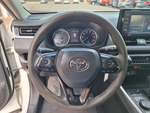 Used 2021 Toyota RAV4 LE AWD/4WD image 16