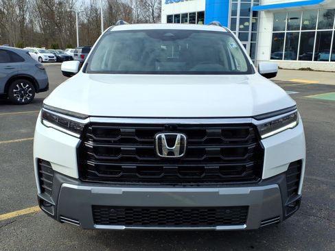 New 2026 Honda Pilot Touring image 2