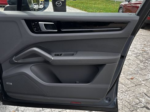 Used 2019 Porsche Cayenne image 43