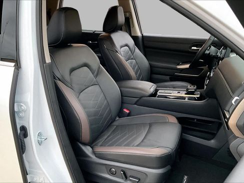 Used 2025 Nissan Pathfinder Platinum w/ Cargo Package FWD image 9