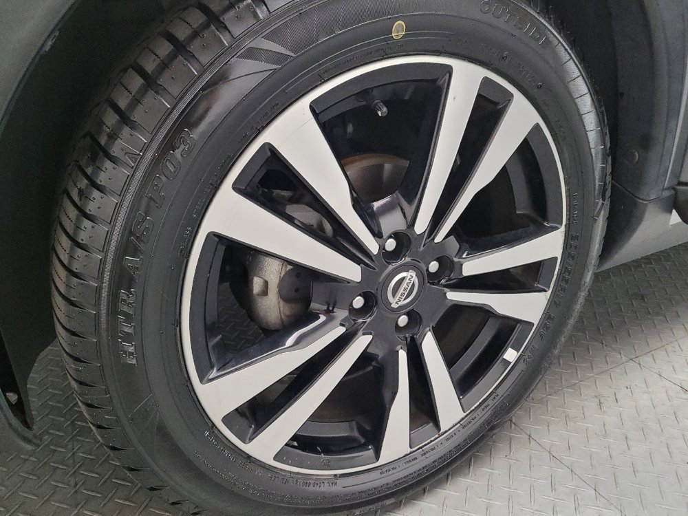 Used 2019 Nissan Kicks SV FWD image 31
