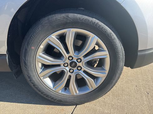 Used 2024 Ford Edge Titanium image 9