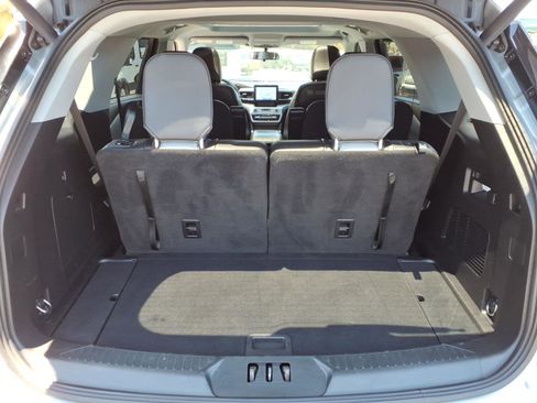 Used 2021 Ford Explorer XLT w/ Equipment Group 202A RWD image 23