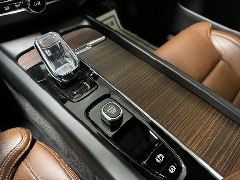 Used 2022 Volvo XC60 B6 Inscription w/ Advanced Package image 15