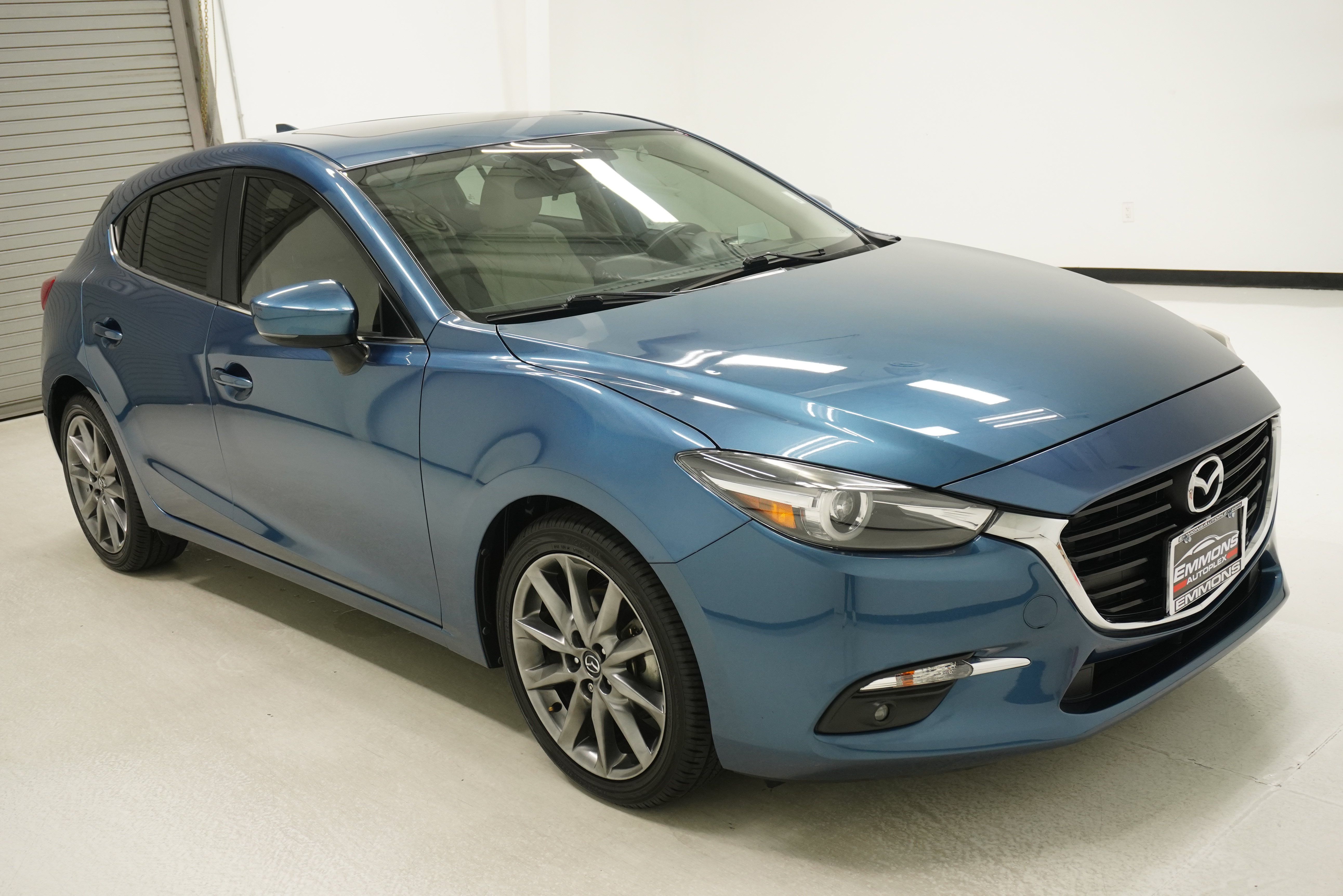 Used 2018 MAZDA MAZDA3 Grand Touring FWD image 3