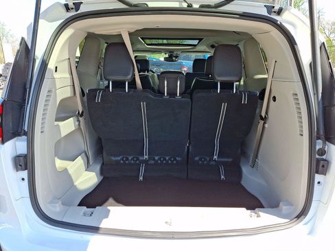 Certified 2024 Chrysler Pacifica Limited FWD image 31