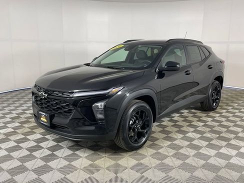 New 2026 Chevrolet Trax LT FWD image 1