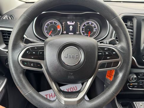 Used 2019 Jeep Cherokee Latitude w/ Popular Appearance Group FWD image 18