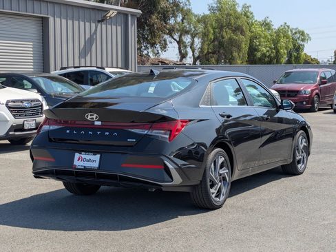 New 2025 Hyundai Elantra Limited image 4