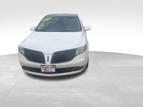 Used 2013 Lincoln MKT AWD image 3