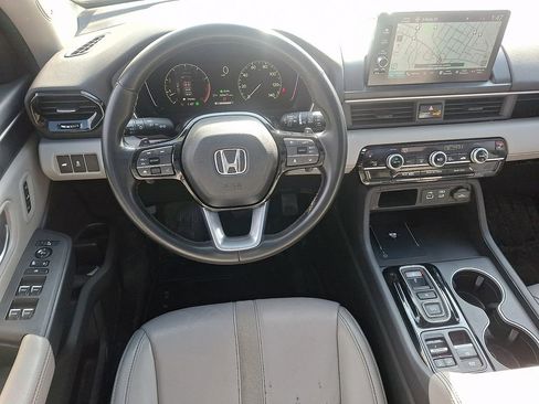 Used 2025 Honda Pilot Touring image 12