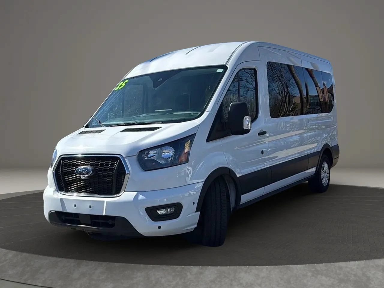 Used 2025 Ford Transit 350 XLT RWD image 3