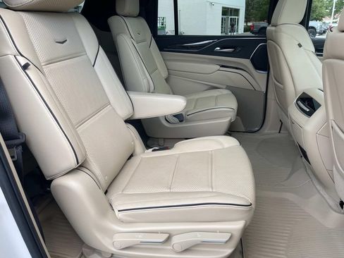 Used 2024 Cadillac Escalade ESV Premium Luxury AWD/4WD image 23