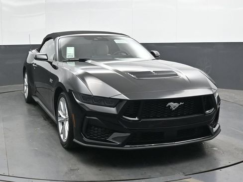 Used 2025 Ford Mustang GT Premium RWD image 6