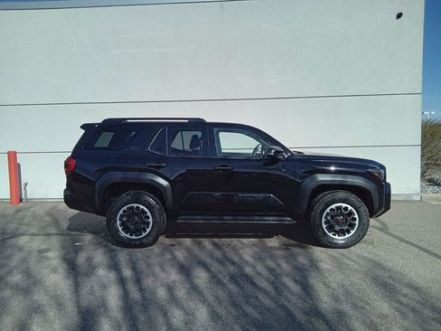 Certified 2025 Toyota 4Runner TRD Off-Road AWD/4WD image 2
