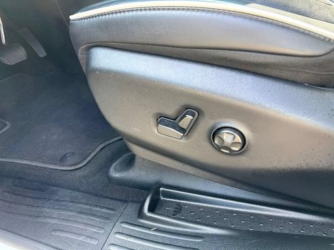 Used 2026 Chrysler Pacifica Limited FWD image 31