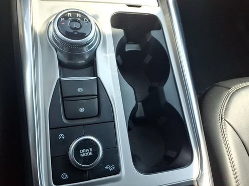 Used 2024 Ford Explorer XLT w/ Equipment Group 202A AWD/4WD image 21