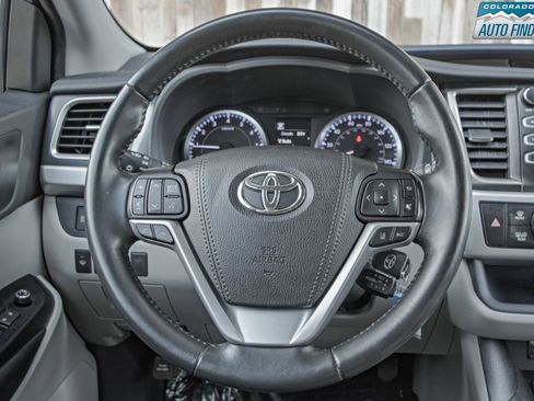 Used 2019 Toyota Highlander Plus AWD/4WD image 13