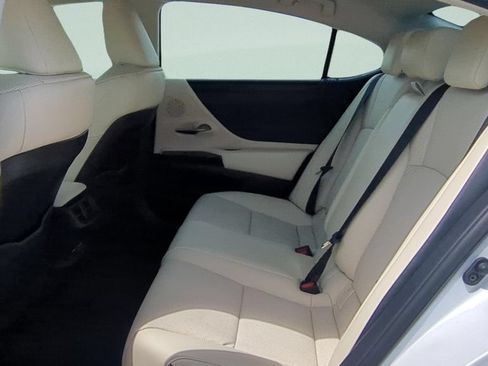 Used 2022 Lexus ES 350 w/ Premium Package FWD image 9