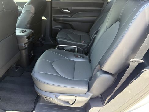 Certified 2025 Toyota Grand Highlander FWD image 14