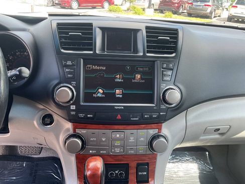 Used 2010 Toyota Highlander Limited AWD/4WD image 21