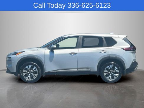 Used 2023 Nissan Rogue SV FWD image 2