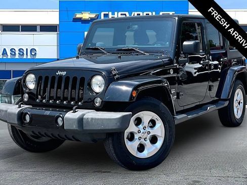 Used 2014 Jeep Wrangler Unlimited Sahara AWD/4WD image 2