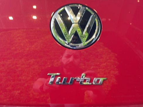 Used 2019 Volkswagen Beetle 2.0T SE w/ SE Premium Package FWD image 22