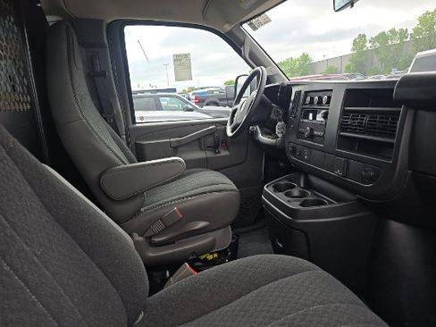 Used 2025 Chevrolet Express 2500 w/ Driver Convenience Package RWD image 7