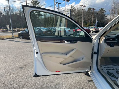 Used 2013 Volkswagen Passat 2.5 SEL image 14