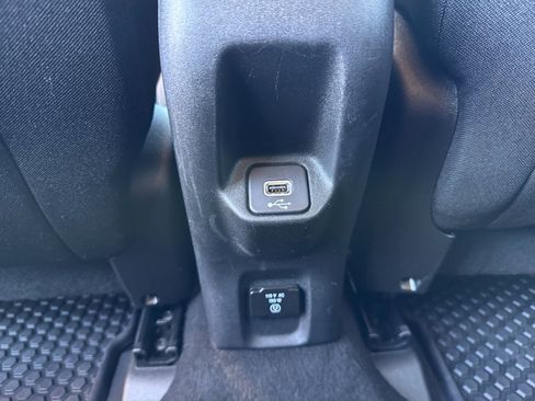 Used 2019 Jeep Renegade Trailhawk w/ UConnect 8.4 Nav Group image 15