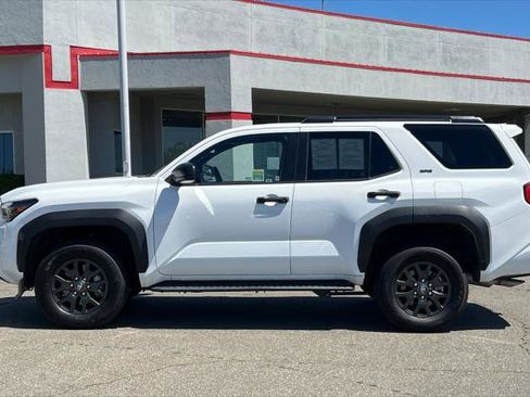 Certified 2025 Toyota 4Runner SR5 AWD/4WD image 9