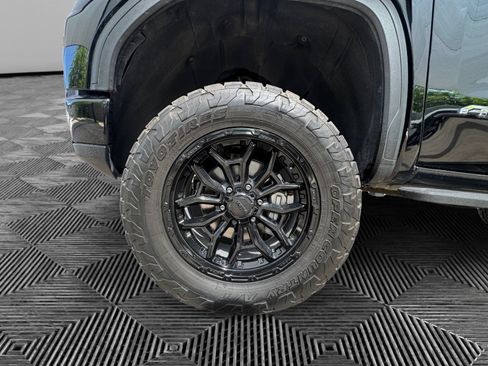 Used 2025 GMC Sierra 1500 AT4 w/ AT4 Premium Package AWD/4WD image 9