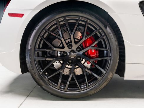 Used 2018 Audi R8 V10 w/ 20" Wheel Package RWD image 33
