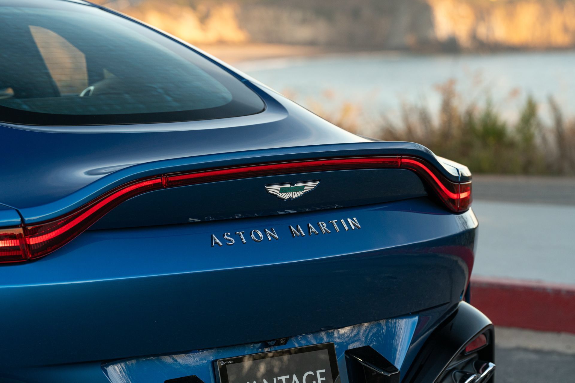 Used 2025 Aston Martin V8 Vantage Coupe RWD image 24