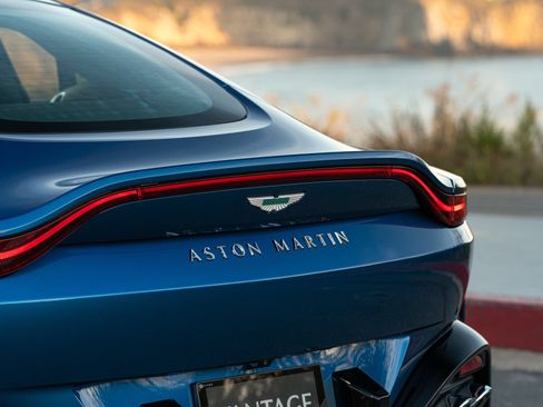 Used 2025 Aston Martin V8 Vantage Coupe RWD image 24