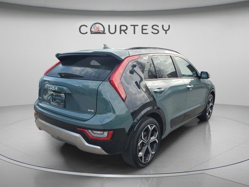 Certified 2024 Kia Niro SX Touring FWD image 3