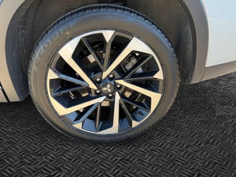 Used 2024 Mitsubishi Outlander SE AWD/4WD image 11