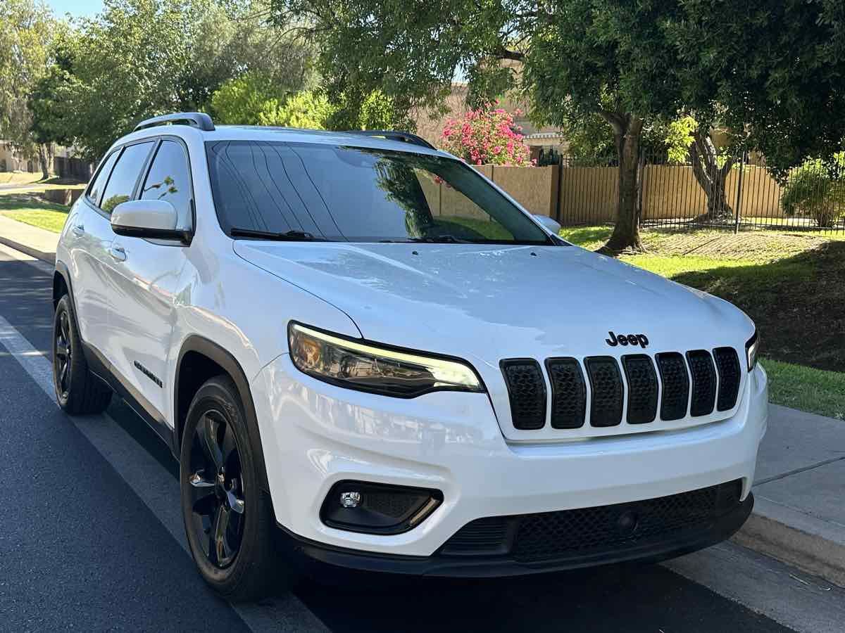 Used 2021 Jeep Cherokee Latitude Plus FWD image 2