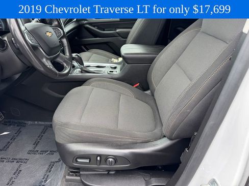 Used 2019 Chevrolet Traverse LT FWD image 16