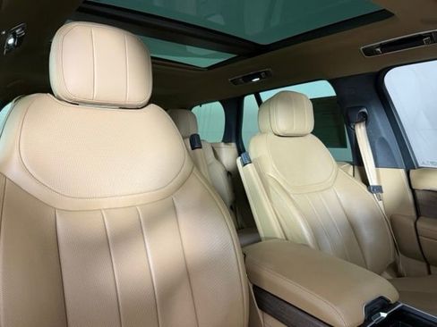 Used 2025 Land Rover Range Rover SE AWD/4WD image 32