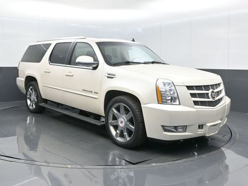 Used 2014 Cadillac Escalade ESV Premium image 2