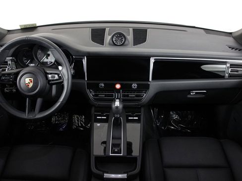 Certified 2025 Porsche Macan S image 11