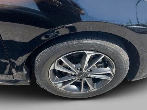 Used 2024 Kia Forte LXS FWD image 6