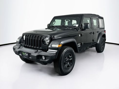 Used 2018 Jeep Wrangler Unlimited Sport AWD/4WD image 3