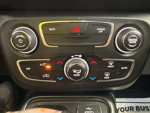 Used 2019 Jeep Compass Trailhawk w/ Cold Weather Group AWD/4WD image 16
