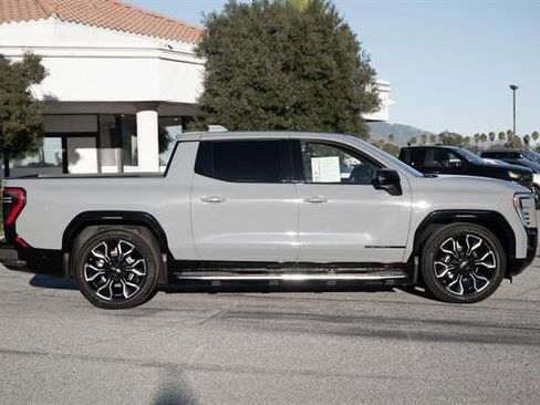 Used 2024 GMC Sierra EV Denali image 3